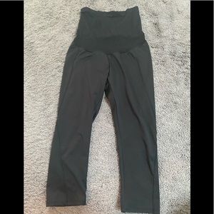 Motherhood Workout Crops